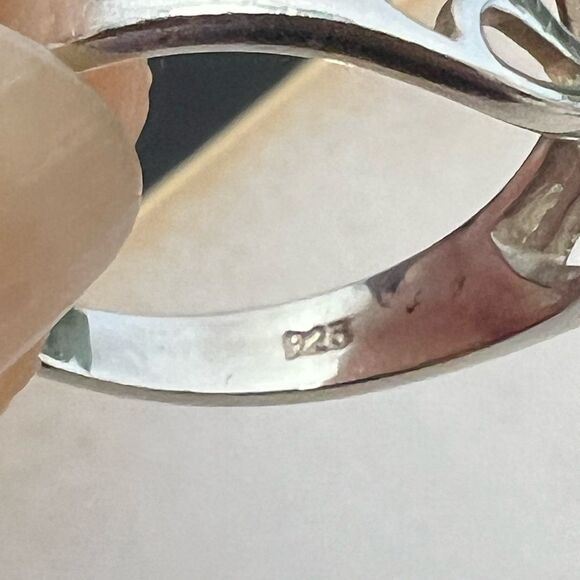 Very Pretty Sterling Silver Adjustable Ring with Center Stone ~ 9 - Picture 5 of 5